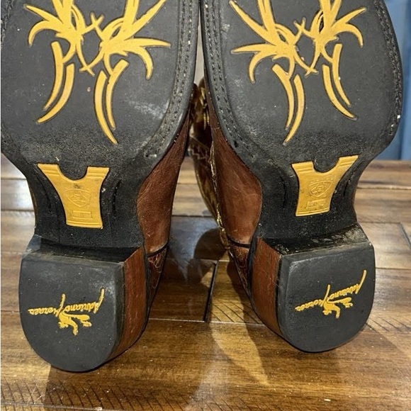 Ariat Tan Western Boots with Intricate Stitching - Picture 2 of 2